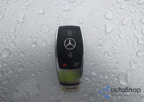 2019 Mercedes-Benz C 300 4Matic z USA, uszkodzony, nr VIN 55SWF8EB6KU283136